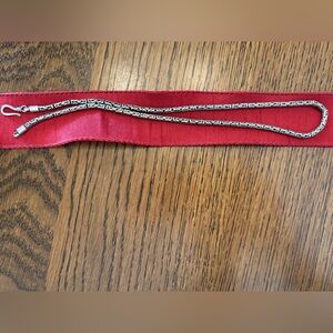 Byzantine chain with hook closure